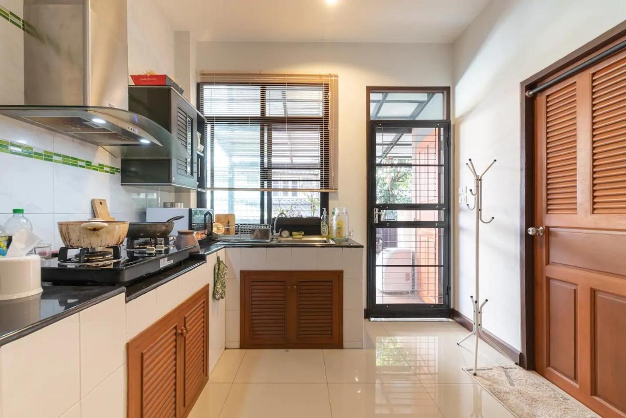 Loft Style Townhouse Near Old City 치앙마이 외부 사진